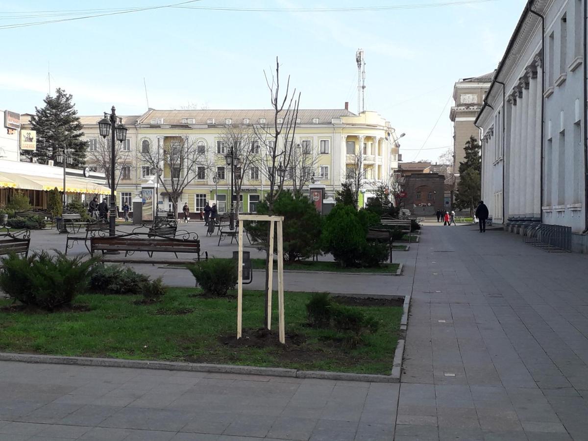 Апартаменты На Проспекте Почтовый Kryvyi Rih Exterior photo